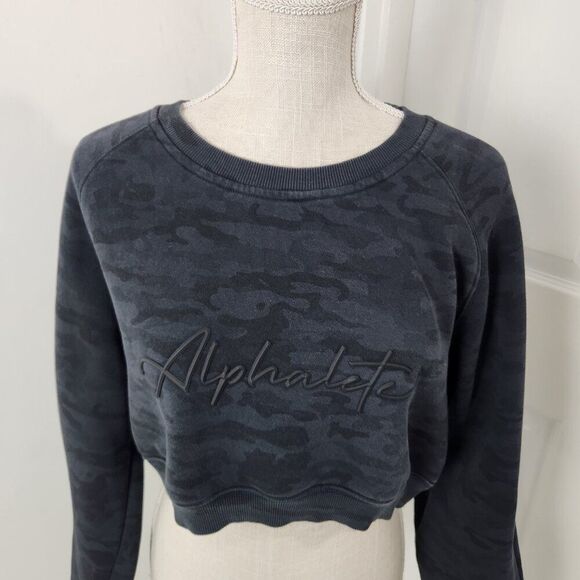 Alphalete Sweatshirt Womens M Gray Camo Cropped Fleece Logo Gym Lifting Crop - Picture 2 of 16